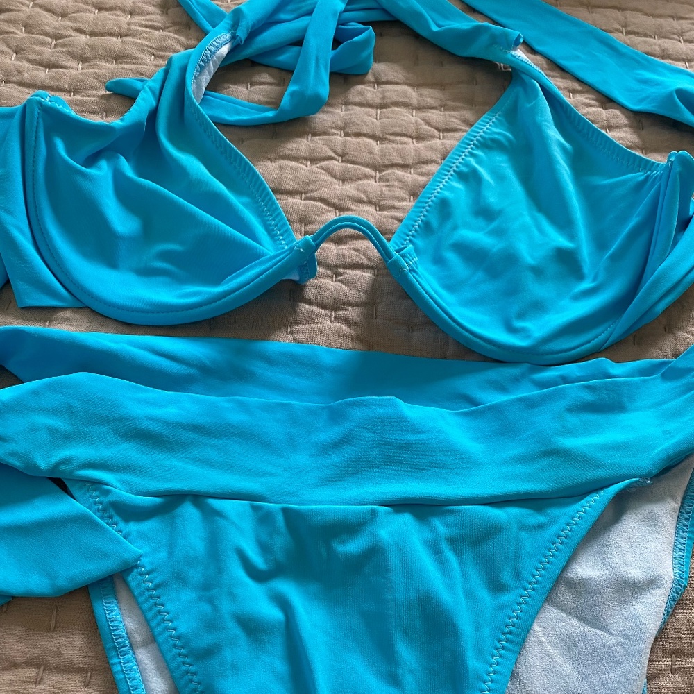 Pain de sucre Turquoise Blue Halter Bikini Set